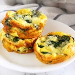 egg breakfast muffins with spinach and swiss cheese