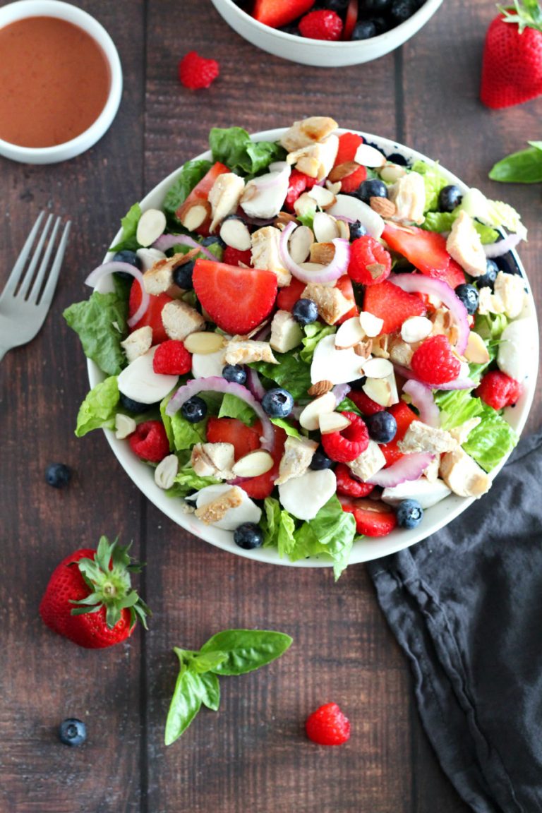 Mixed Berry Salad with Grilled Chicken