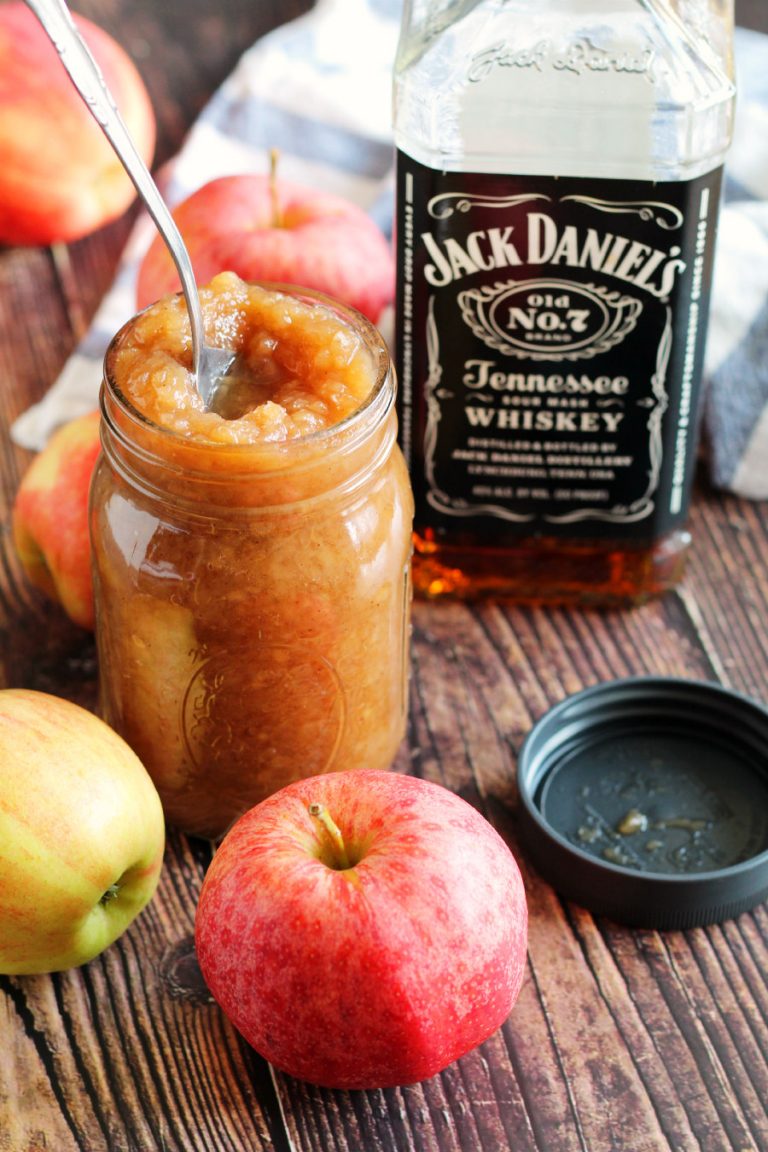 Slow Cooker Boozy Applesauce